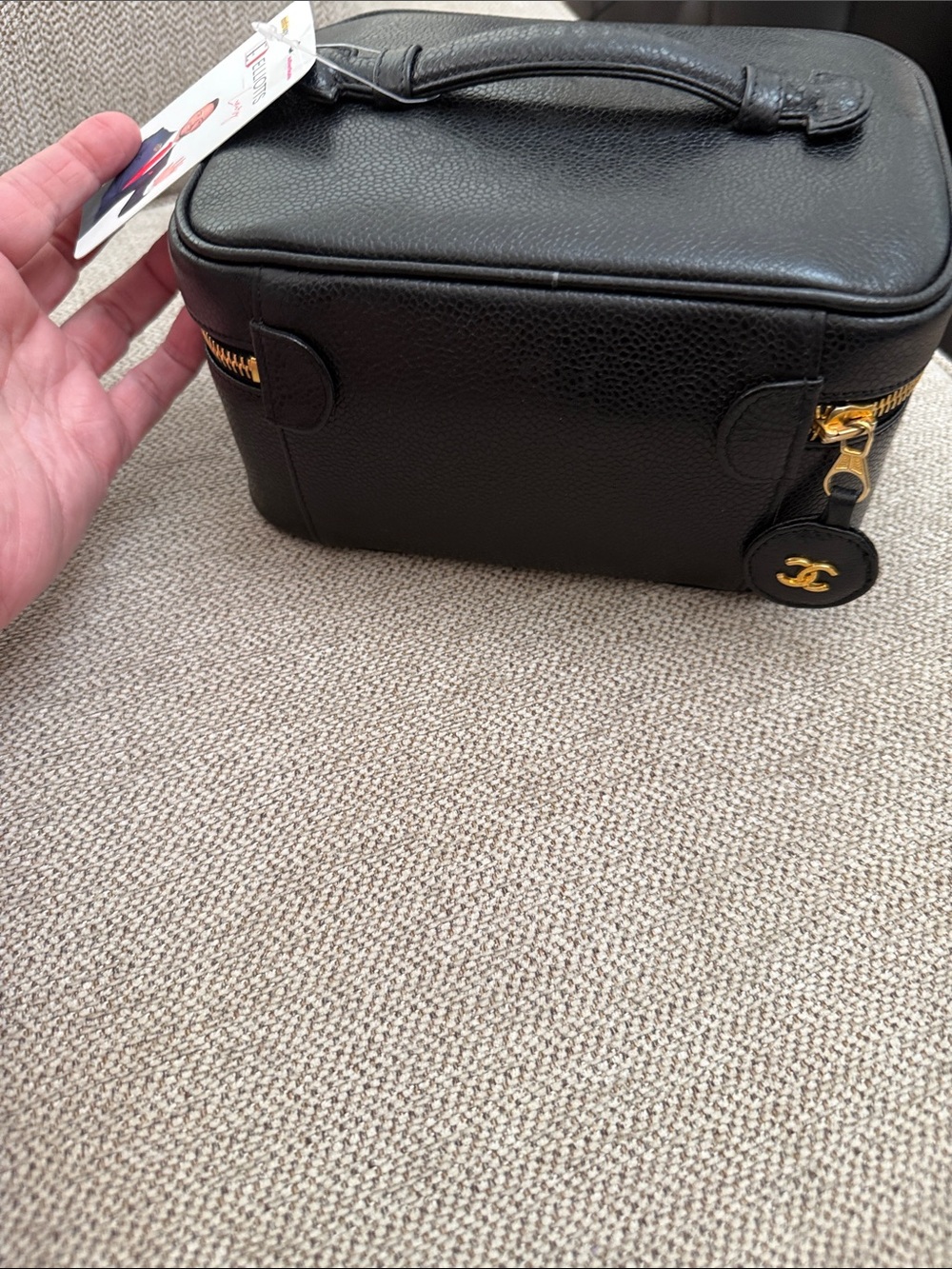 Pre owned luxury CHANEL Black Leather Vanity Case with Gold Hardware - Picture 4 of 11